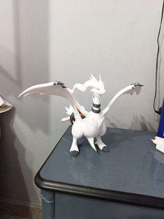 Figura Reshiram Pokémon