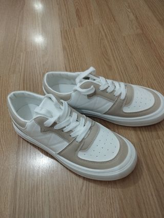 Zapatillas beige y blancas mujer