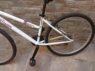 Bicicleta de montaña rueda 26"
En muy buen estado