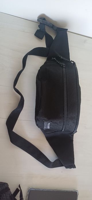 Riñonera negra Pull&Bear