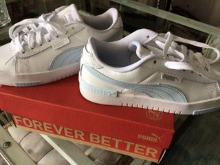 Zapatillas Puma blancas y azules