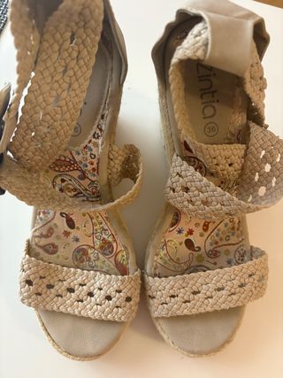 Sandalias cuña Zintia beige 36