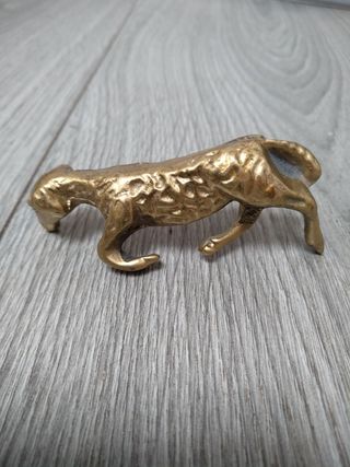 Figura bronce oveja