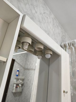 Mueble de baño con espejo