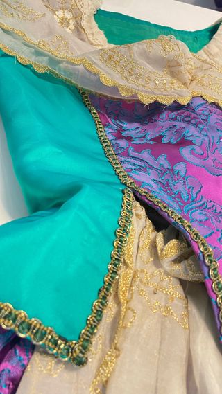 Vestido Fallera: morado, verde azulado