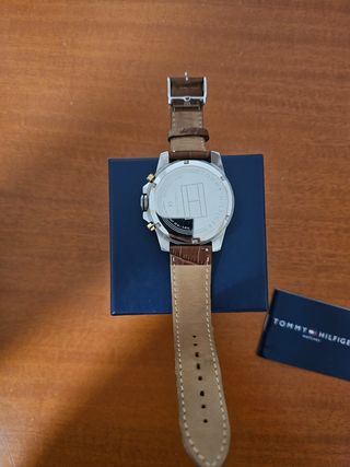 Reloj Tommy Hilfiger marrón-dorado