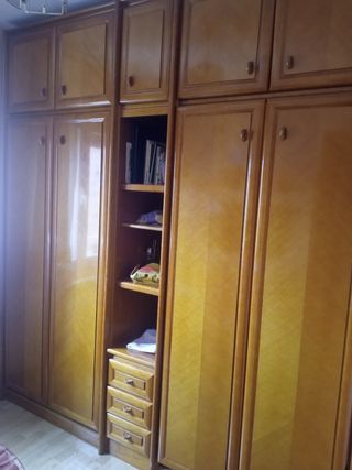 Armario madera 2 camas. Precio negociable 