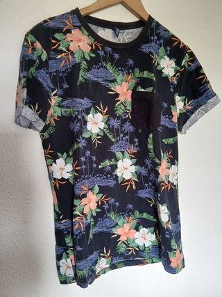 Camiseta hawaiana negra