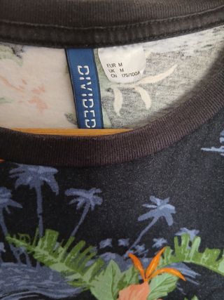 Camiseta hawaiana negra