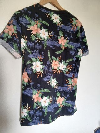 Camiseta hawaiana negra