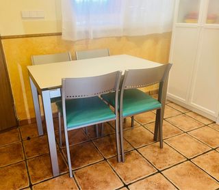 Mesa de cocina Mobliberica 4 sillas Gris y Blanca