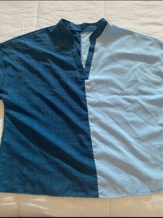 Camisa azul y azul marino 