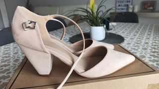 Zapatos tacón beige