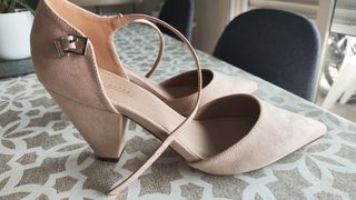 Zapatos tacón beige