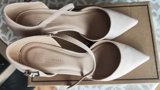 Zapatos tacón beige