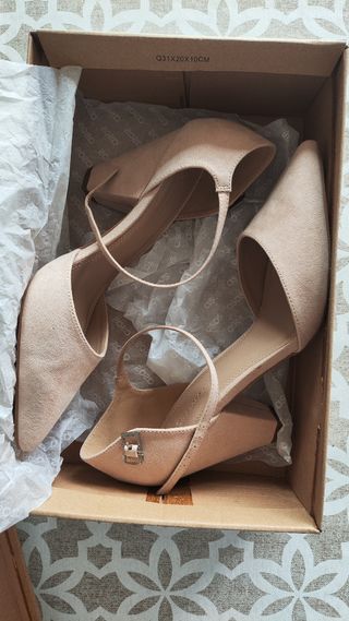 Zapatos tacón beige