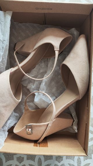 Zapatos tacón beige