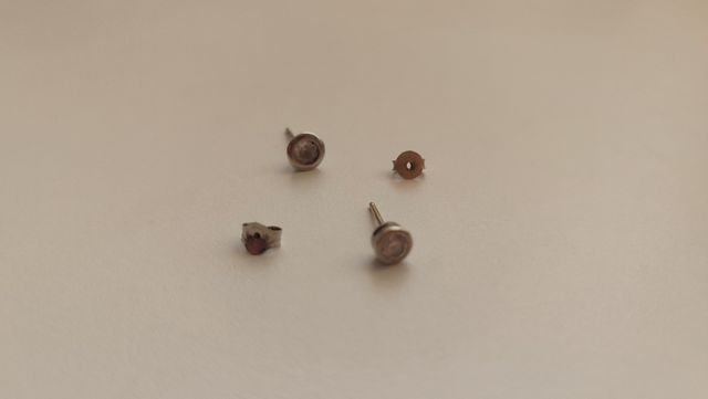 Pendientes Plata - 4 Unidades sumando los cierres.