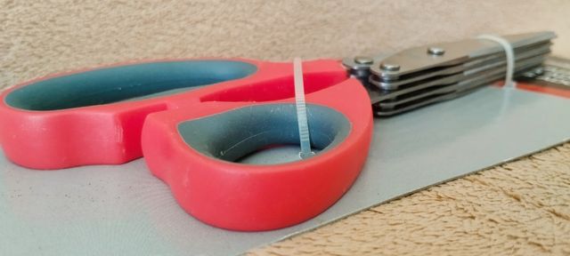 Tijera de cocina 5 cortes simultáneos acero inox.