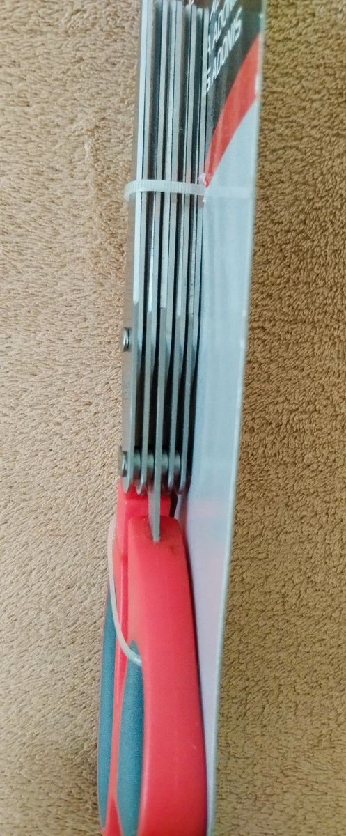 Tijera de cocina 5 cortes simultáneos acero inox.