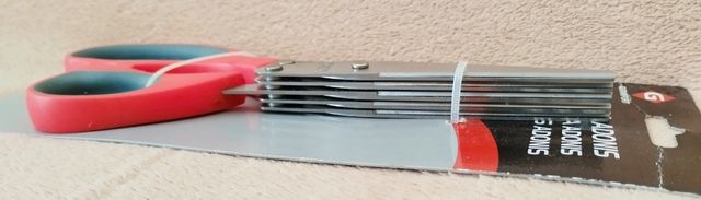 Tijera de cocina 5 cortes simultáneos acero inox.