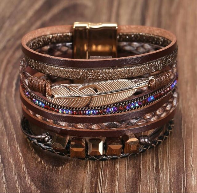 Brazalete boho chic marrón dorado