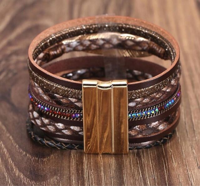 Brazalete boho chic marrón dorado