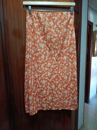 Falda midi naranja flores