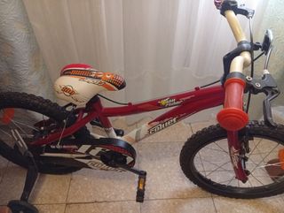 Bicicleta niño Giant roja, sin usar.Nueva.