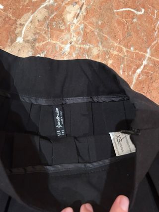 Falda plisada negra, tu imprescindible