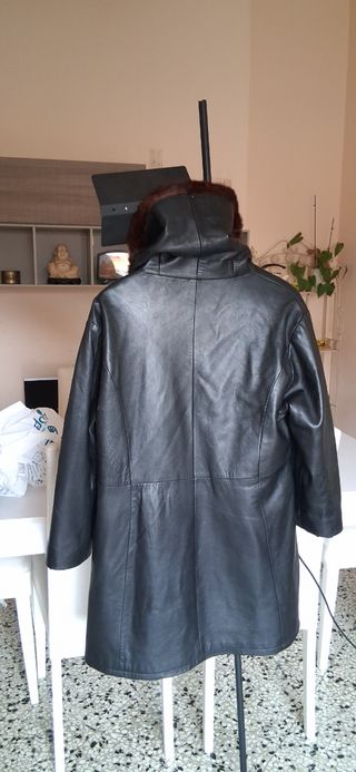 Cappotto lungo in vera pelle nero con pelliccia