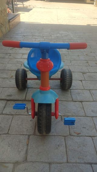 Triciclo infantil azul y rojo