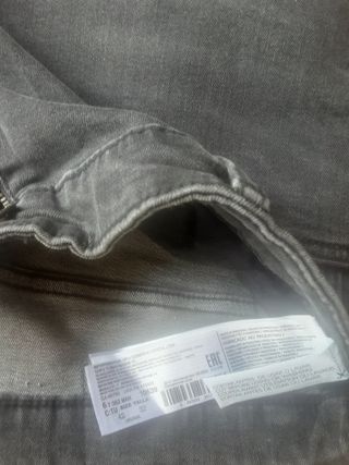Vaqueros gris oscuro hombre