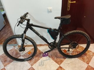 Bicicleta montaña negra
