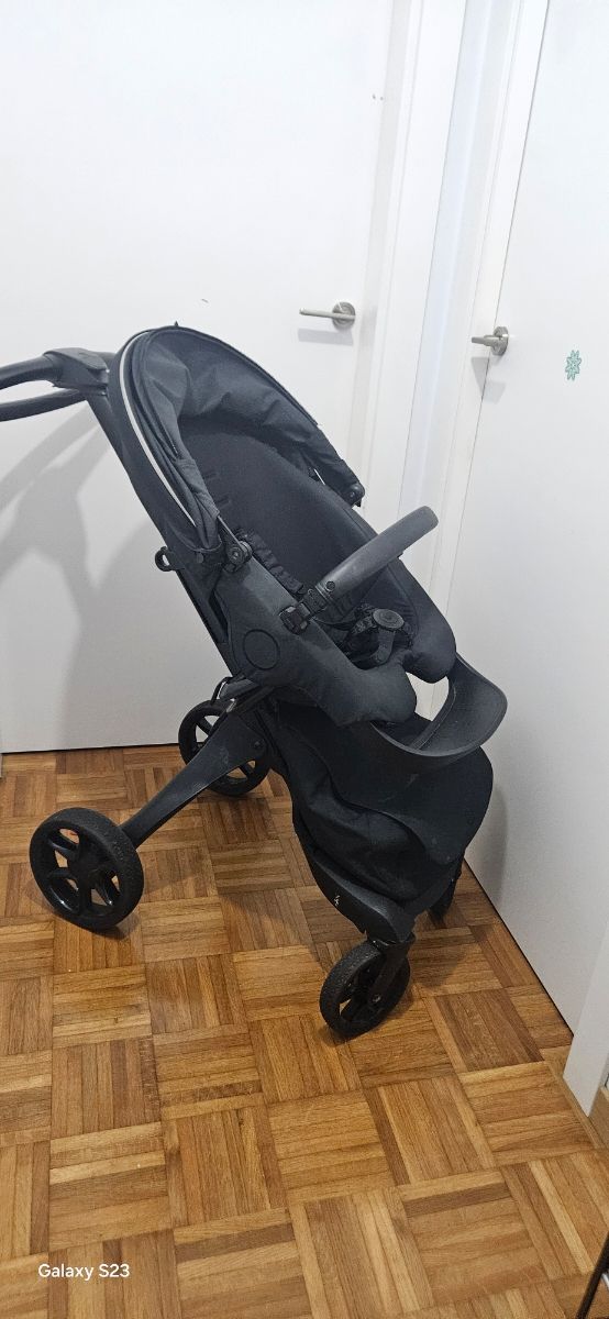 Cochecito bebé ligero negro
