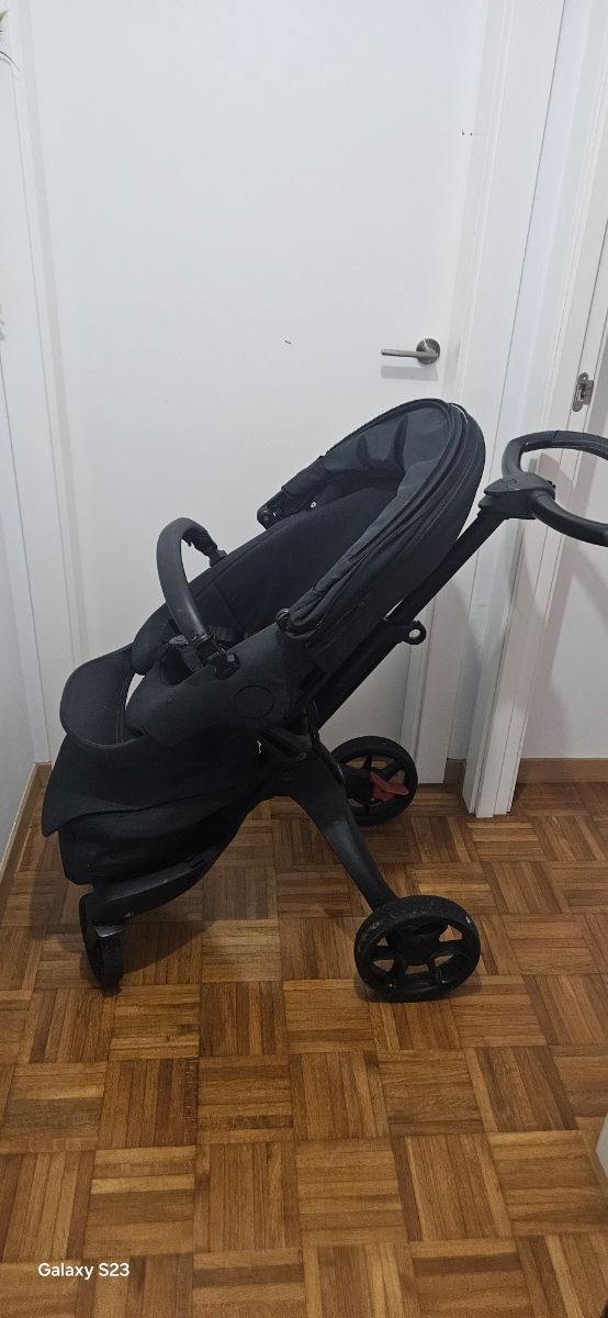 Cochecito bebé ligero negro