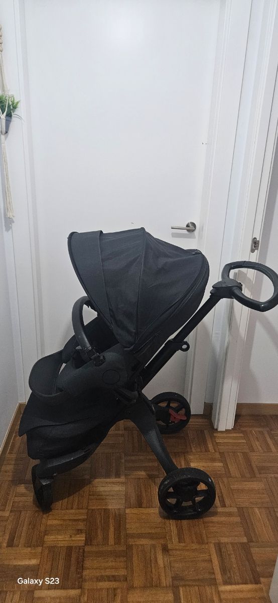 Cochecito bebé ligero negro
