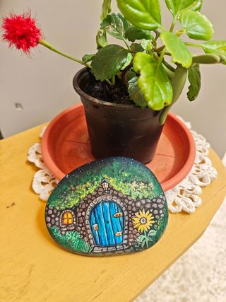 Piedra pintada: Casa duende