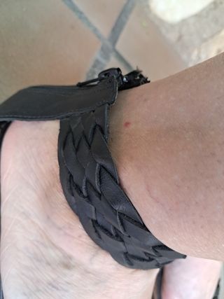 Sandalias planas trenzadas negras