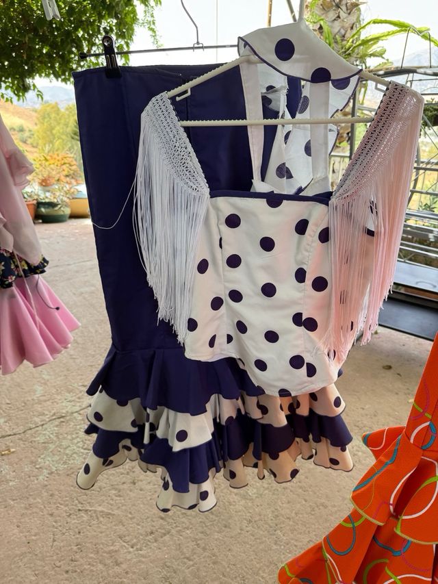 Traje gitana lunares morado y  blanco