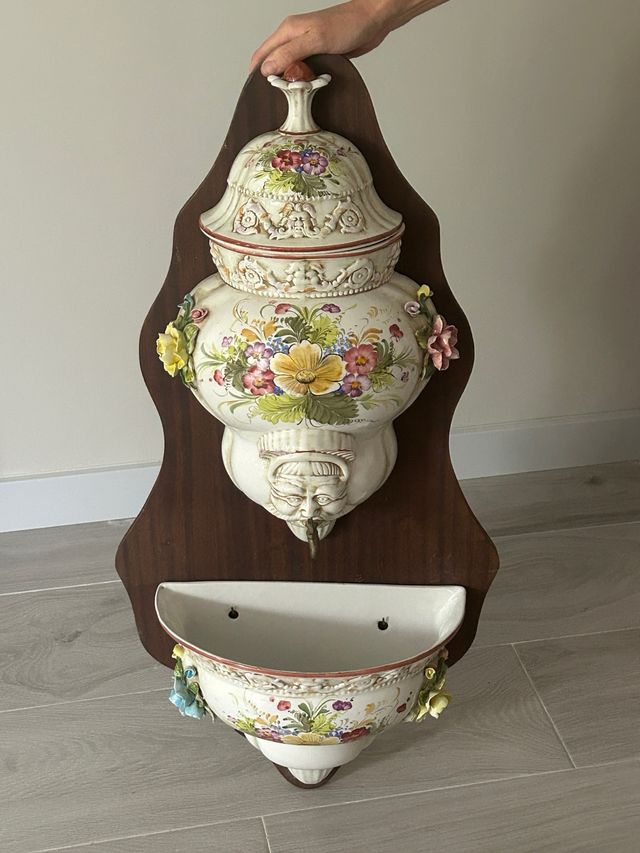 Fuente de porcelana decorativa