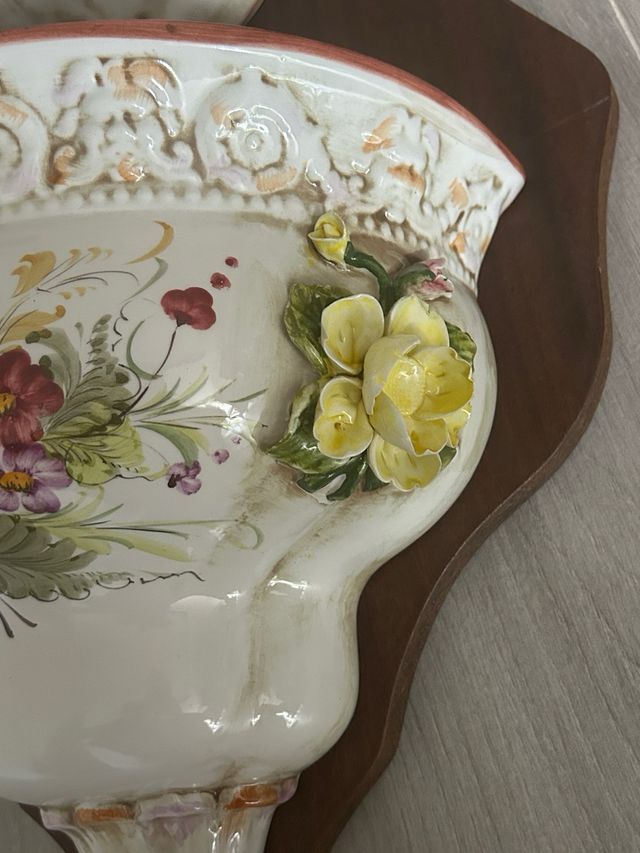 Fuente de porcelana decorativa