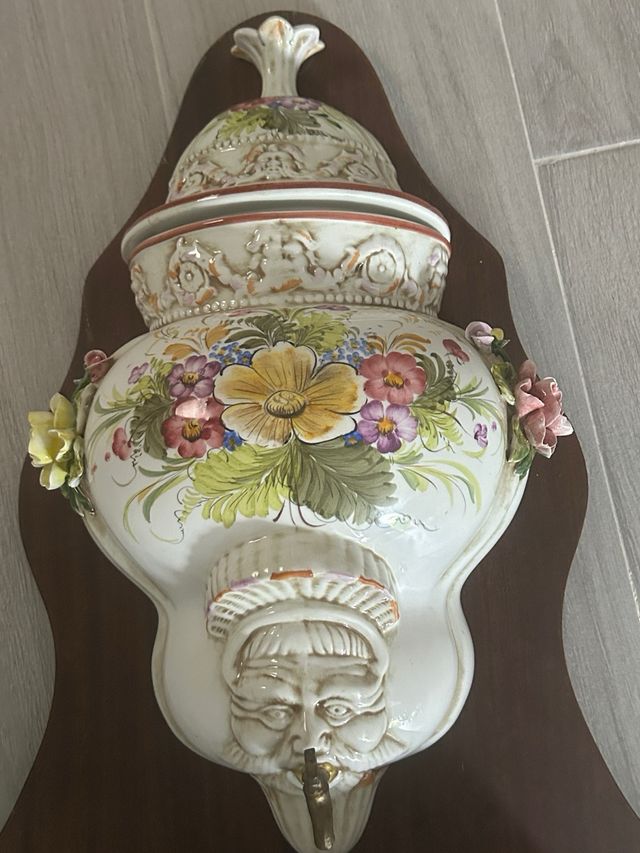 Fuente de porcelana decorativa