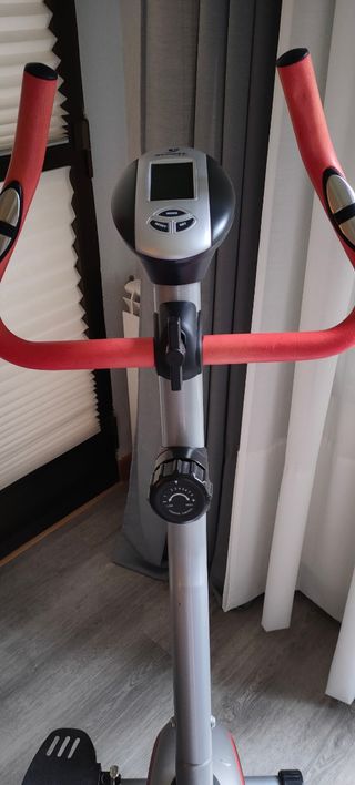Bicicleta estática BH Fitness