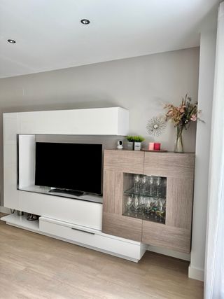 Mueble salón TV blanco y madera