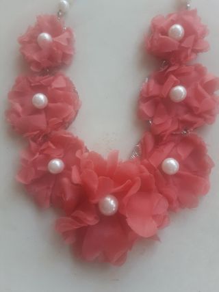 Collar flores rosa y blanco