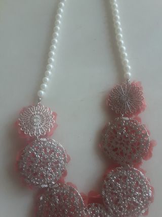 Collar flores rosa y blanco