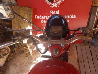 Moto Guzzi 110cc roja