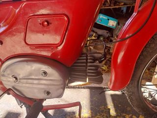 Moto Guzzi 110cc roja