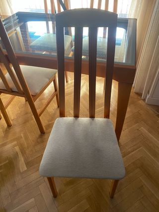 Conjunto de cuatro sillas de comedor